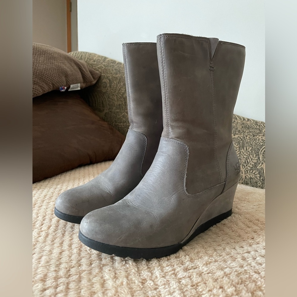 Ugg Wedge Boots sz7, gently used